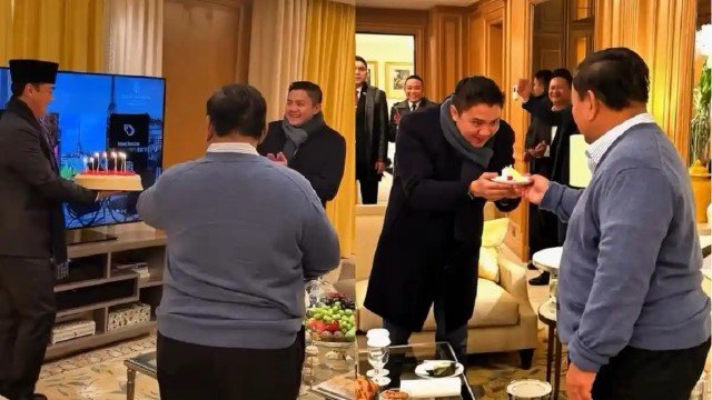 Pengamat Rayakan Ultah dengan Mewah di Tengah Efisiensi Anggaran, Seskab Teddy Harus Minta Maaf ke Publik!