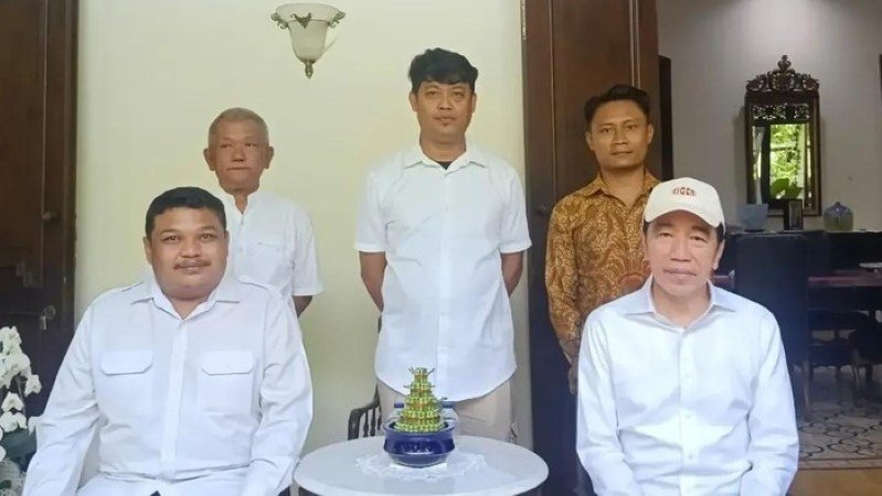 Gegara Sowan ke Rumah Jokowi, Kader PDIP Surabaya Achmad Hidayat Langsung Dipecat!